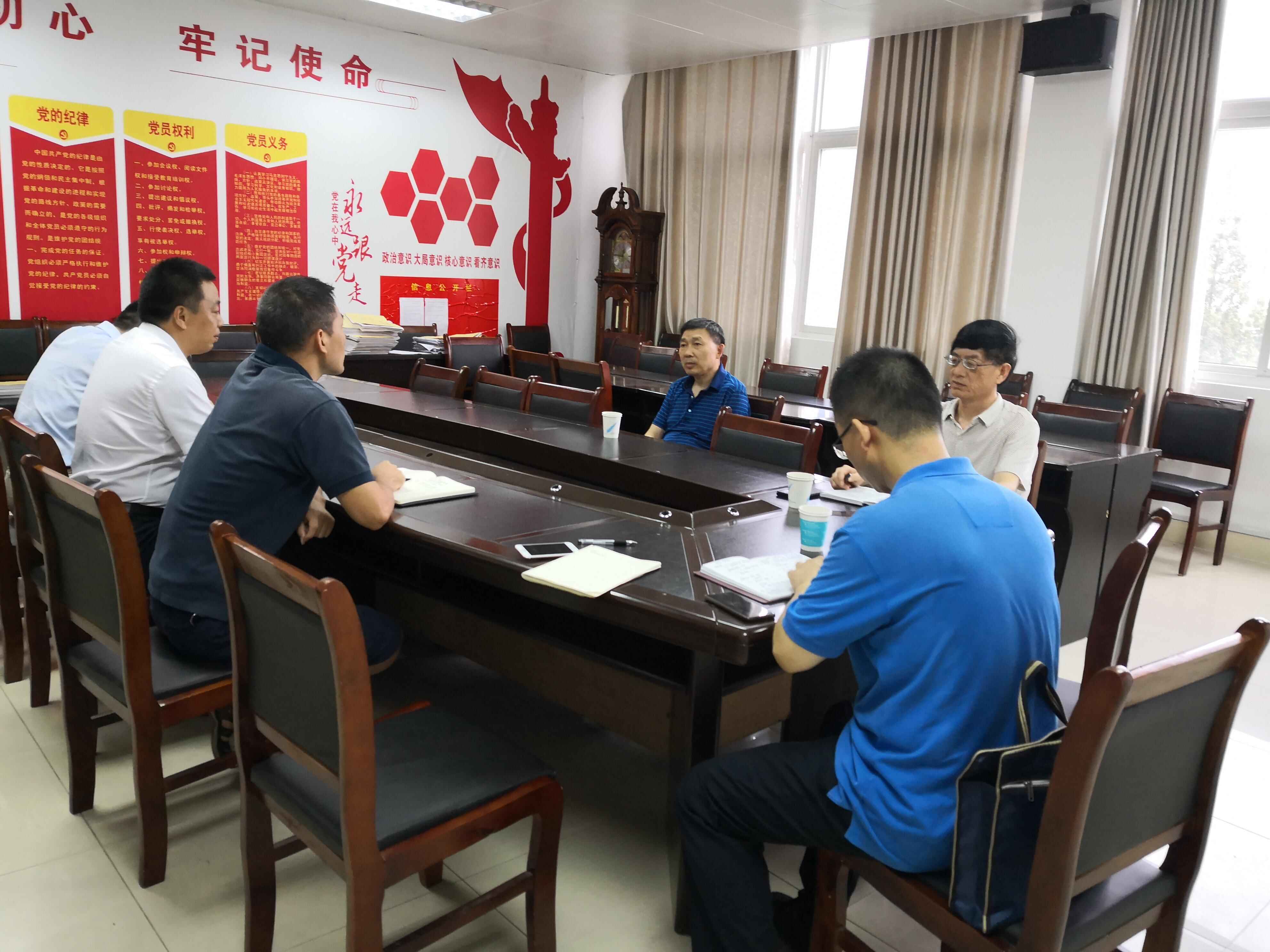 副校长王文臣到bet36365路检测中心检查新学期教学工作.jpg
