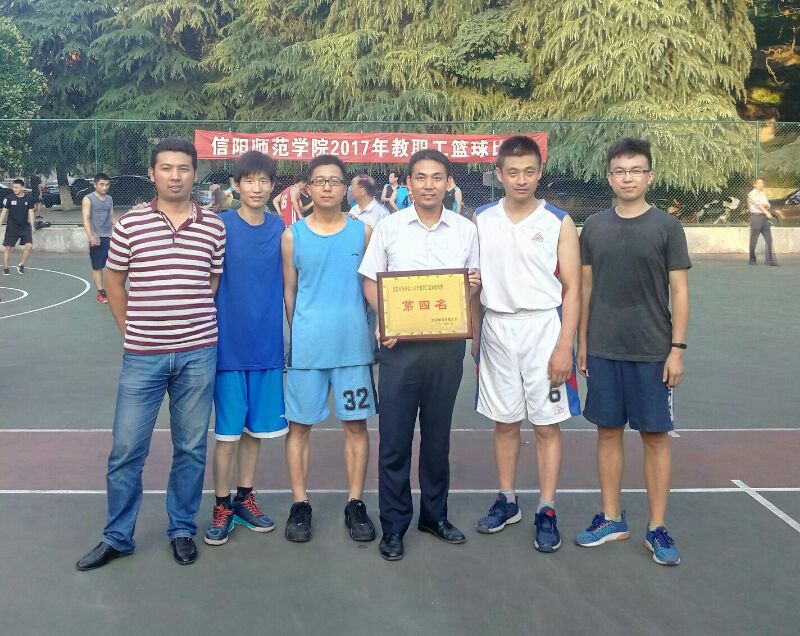 bet36365官网教职工在学校2017年教职工篮球比赛中勇夺佳绩 (1).jpg